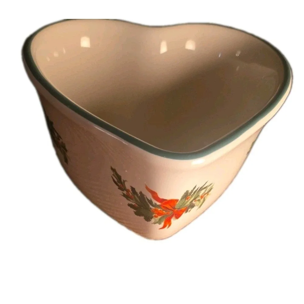 Pfaltzgraff Christmas Heart  Dish 